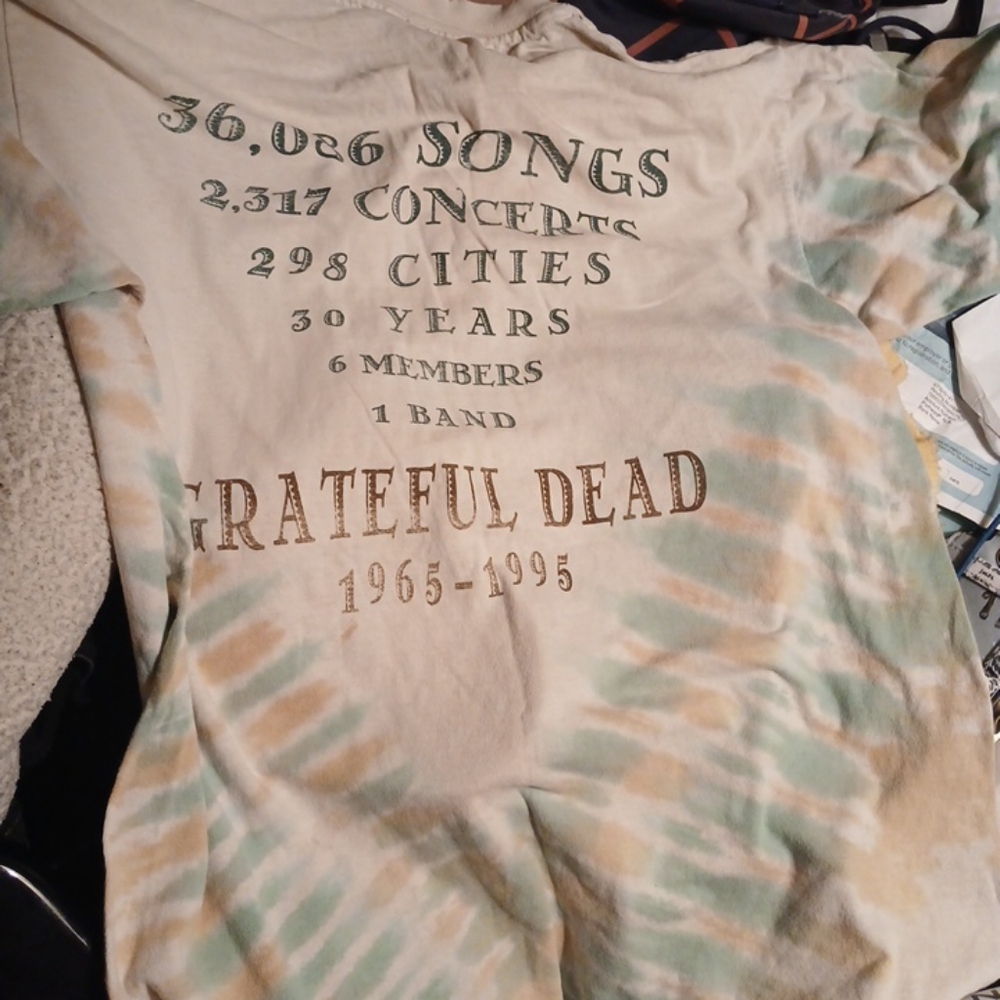 GD tye shirt vintage large.